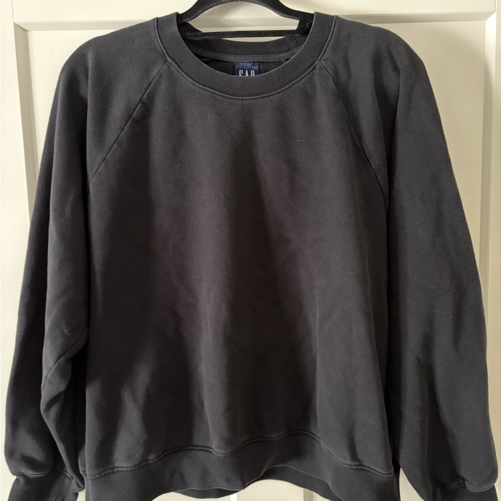 GAP black Crewneck Sweater